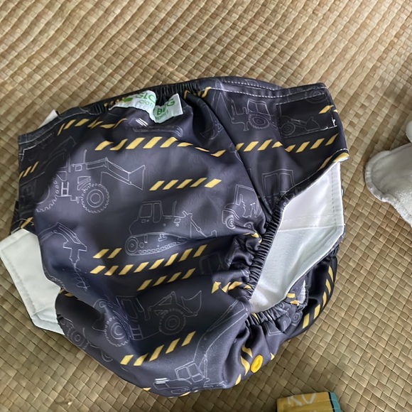 Glowbug adjustable resuable diapers with inserts - Picture 6 of 10